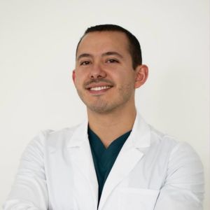 Dr. Alberto Mandujano