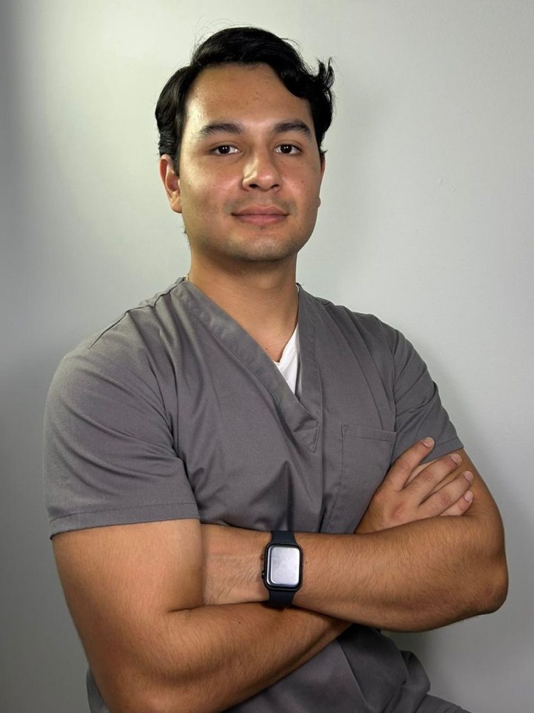 Dr. Mario Olivas